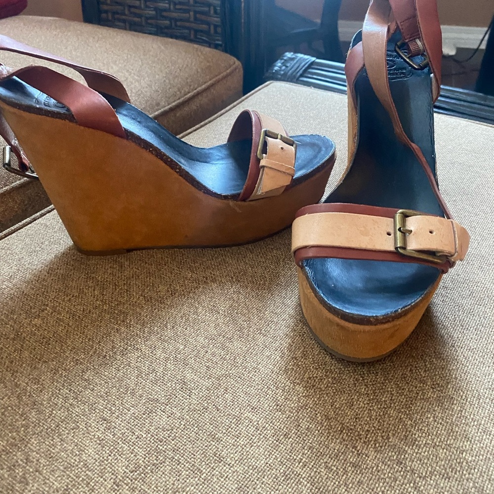 Cute summer sandals size 9 like new. Lucky brand.